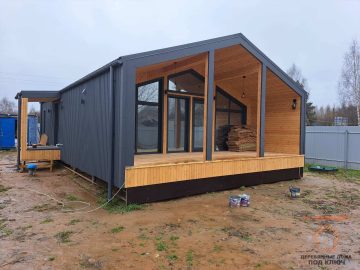 Одноэтажный дом с террасой в стиле "Барнхаус"